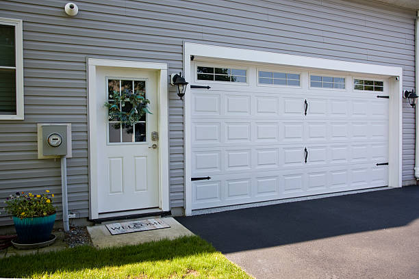 24/7 Emergency Garage Door Panel Replacement experts in Stafford, TX